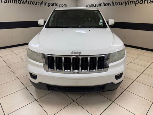 Used 2011 Jeep Grand Cherokee Laredo image 2