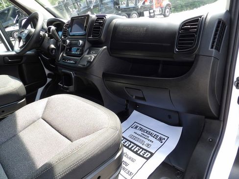 Used 2025 RAM ProMaster 2500 w/ U-Haul Equipment Group FWD image 32