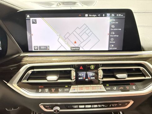 Used 2021 BMW X7 M50i w/ Dynamic Handling Package image 24