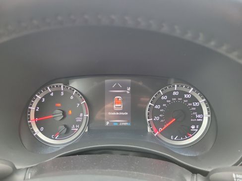 Used 2022 Toyota Highlander LE image 18