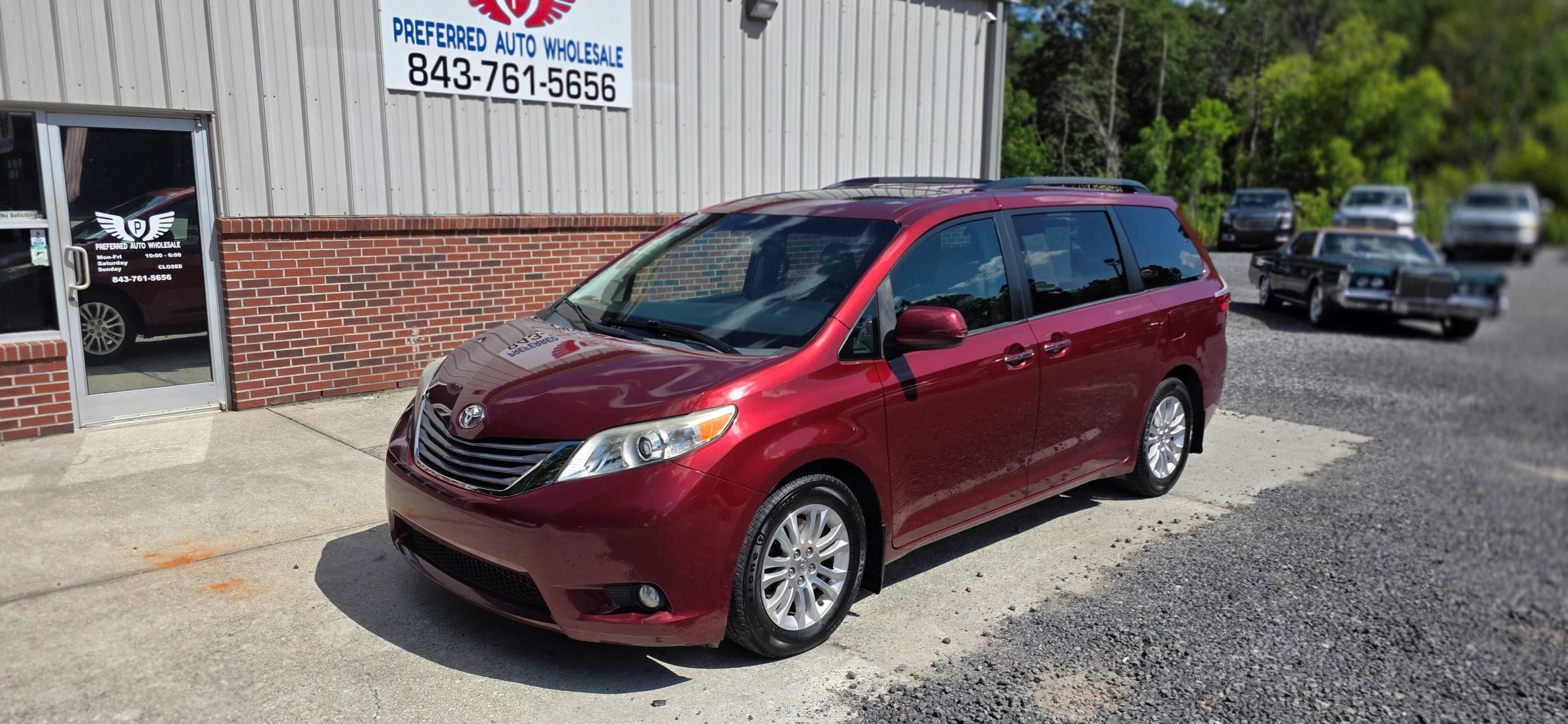 Used 2016 Toyota Sienna XLE w/ XLE Navigation Package FWD image 1