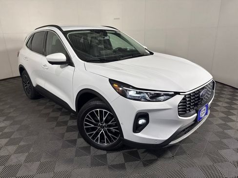 Used 2023 Ford Escape SE w/ PHEV Premium Package FWD image 2