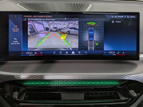 Used 2025 BMW 330i xDrive Sedan w/ M Sport Package image 21