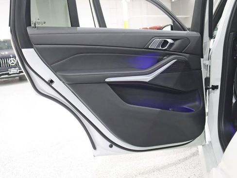 Used 2023 BMW X7 xDrive40i w/ M Sport Package image 37