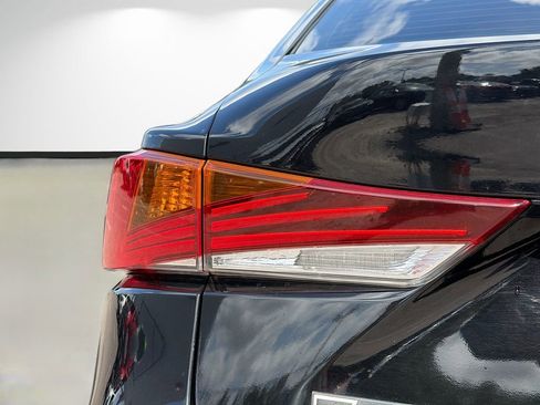 Used 2018 Lexus IS 350 F Sport RWD image 10