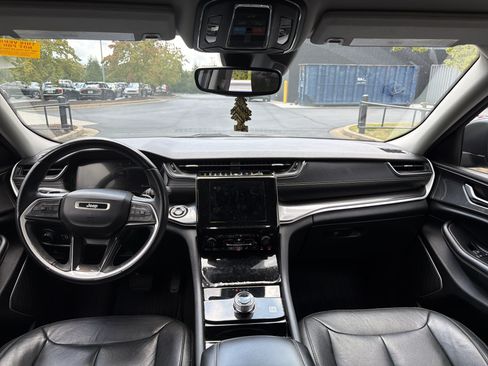Used 2022 Jeep Grand Cherokee L Laredo w/ Luxury Tech Group I RWD image 21