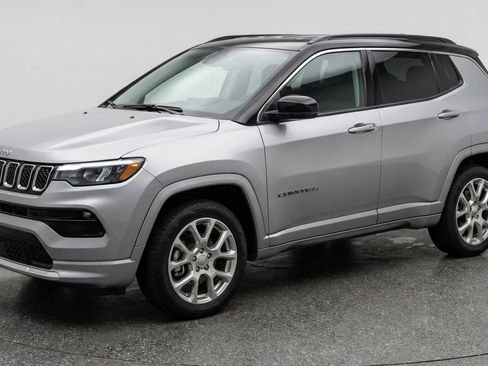 Used 2025 Jeep Compass Limited AWD/4WD image 3