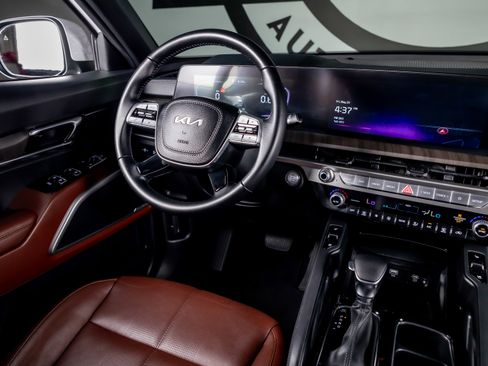 Used 2023 Kia Telluride EX w/ EX Captain's Chair Package FWD image 6