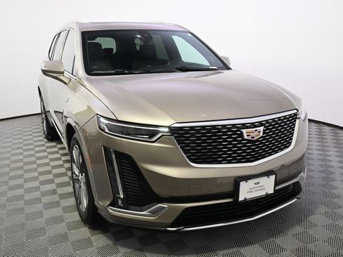 Used 2022 Cadillac XT6 Premium Luxury w/ Platinum Package AWD/4WD image 9