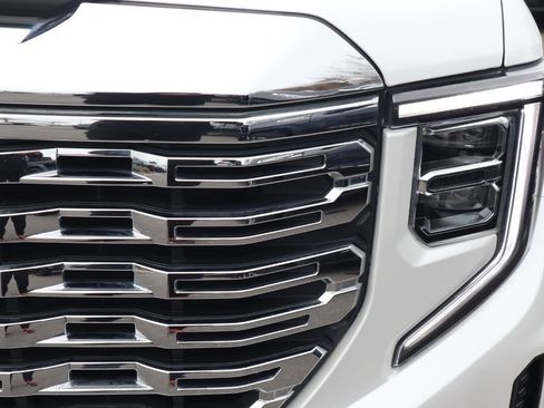 Used 2024 GMC Sierra 1500 Denali w/ Technology Package AWD/4WD image 15