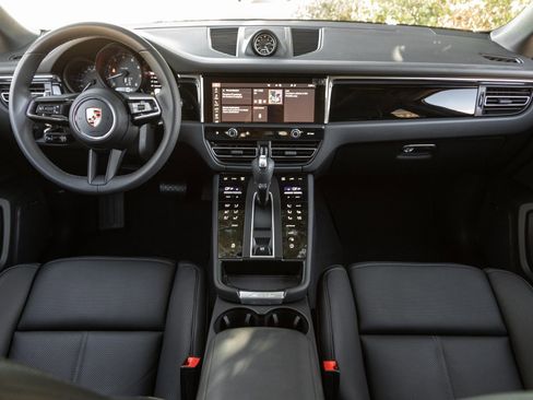 Certified 2026 Porsche Macan AWD/4WD image 12