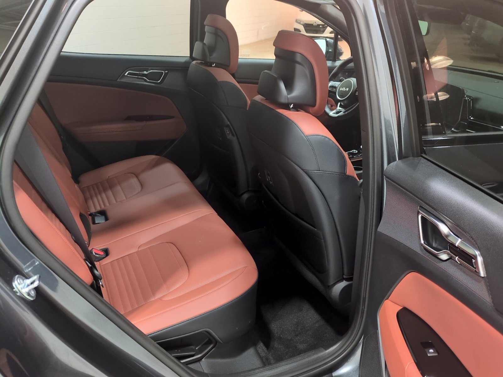 Certified 2025 Kia Sportage SX Prestige AWD/4WD image 11