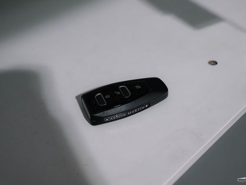 Used 2021 Aston Martin DBX image 40