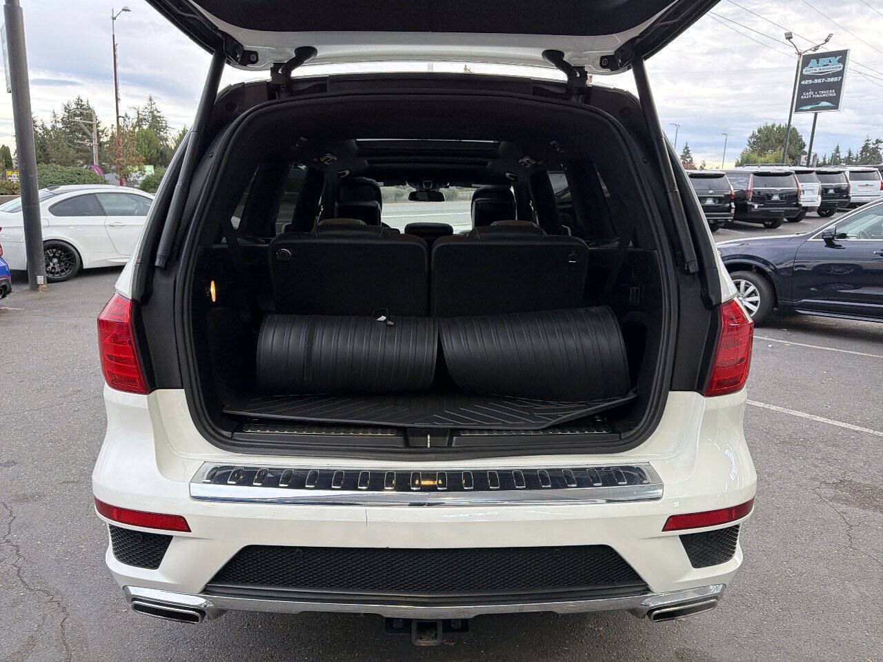 Used 2015 Mercedes-Benz GL 550 4MATIC w/ Driver Assistance Package image 8