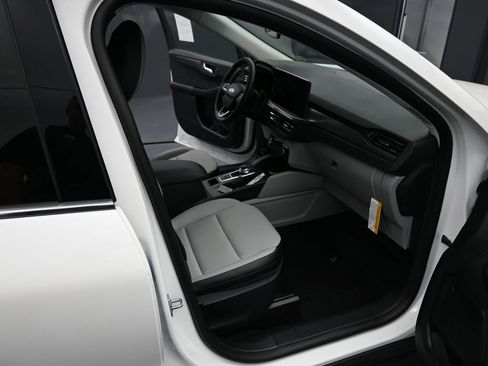 New 2025 Ford Escape SE image 21