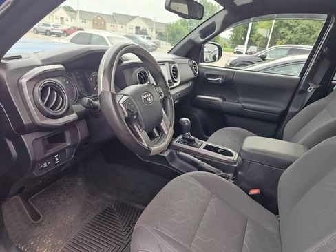 Used 2016 Toyota Tacoma TRD Sport w/ Premium & Technology Package AWD/4WD image 9