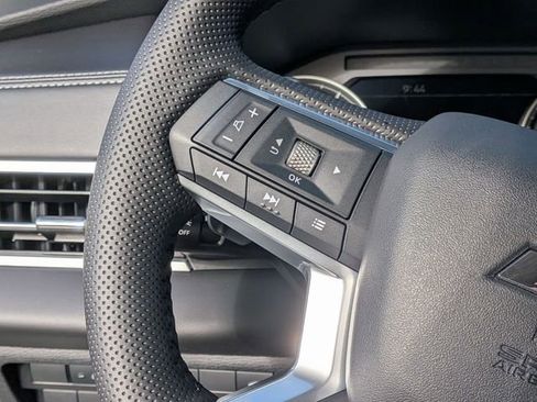 New 2026 Mitsubishi Outlander SE image 16