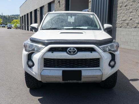 Used 2018 Toyota 4Runner TRD Off-Road Premium AWD/4WD image 2