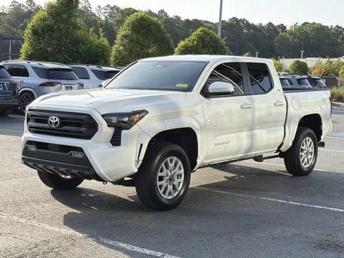 Used 2025 Toyota Tacoma SR5 AWD/4WD image 7