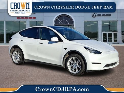 Used 2023 Tesla Model Y Long Range image 1