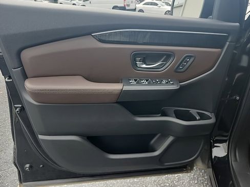 Used 2023 Honda Pilot Elite image 12