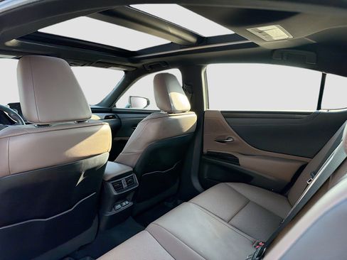 Certified 2022 Lexus ES 350 w/ Premium Package FWD image 6