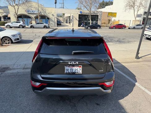Used 2024 Kia Niro EX Touring image 10