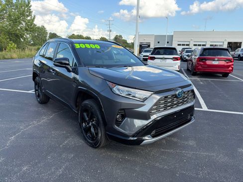 Used 2020 Toyota RAV4 XSE w/ XSE Grade Weather Package AWD/4WD image 10