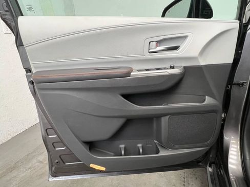 Used 2021 Toyota Sienna XSE AWD/4WD image 7