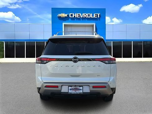 Used 2024 Nissan Pathfinder SL image 4