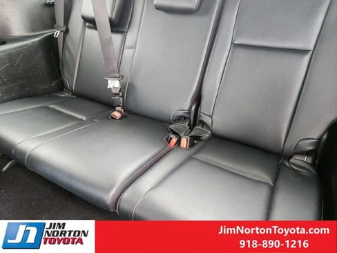 Used 2019 Toyota Highlander XLE image 33