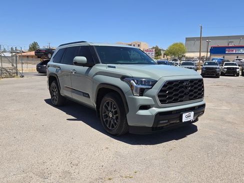 Used 2024 Toyota Sequoia Platinum AWD/4WD image 4