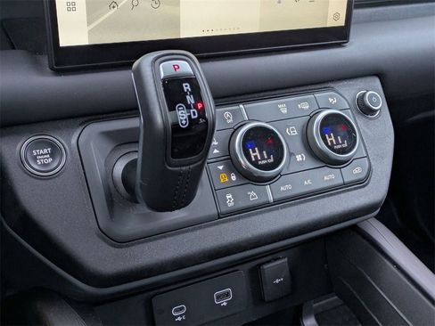 Used 2023 Land Rover Defender 130 X-Dynamic SE image 25