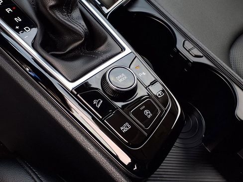 Used 2025 Kia Sportage EX image 21