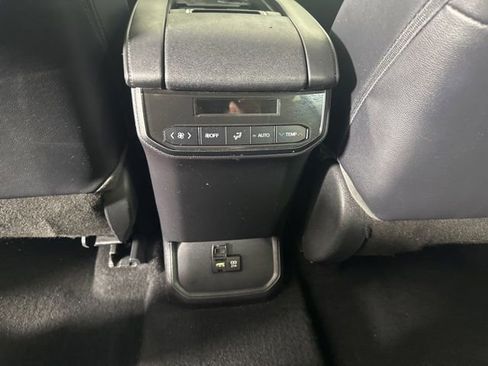 Used 2020 Toyota Highlander XLE AWD/4WD image 20