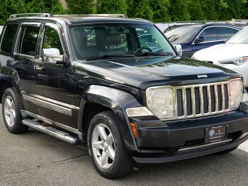 Used 2011 Jeep Liberty Limited w/ Chrome Accents Group AWD/4WD image 9
