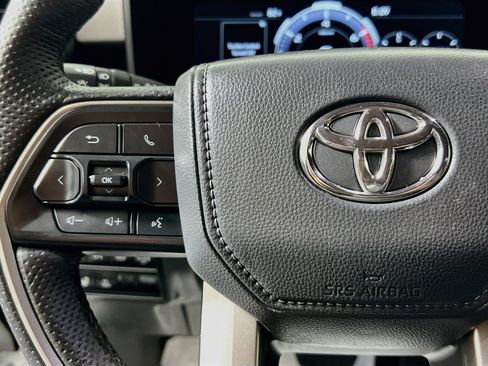 Used 2025 Toyota Sequoia Limited AWD/4WD image 18
