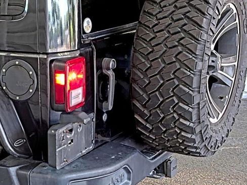 Used 2016 Jeep Wrangler Unlimited Rubicon AWD/4WD image 10