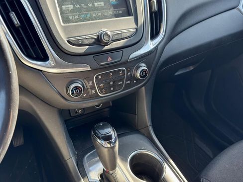 Used 2018 Chevrolet Equinox LT FWD image 19