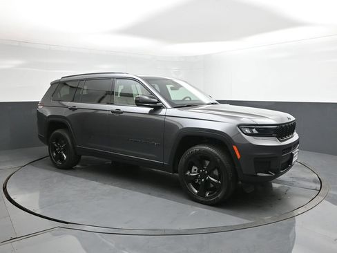 New 2025 Jeep Grand Cherokee L Altitude image 17