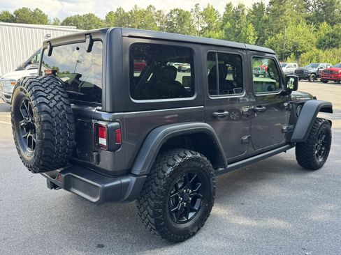 Used 2025 Jeep Wrangler Willys AWD/4WD image 5