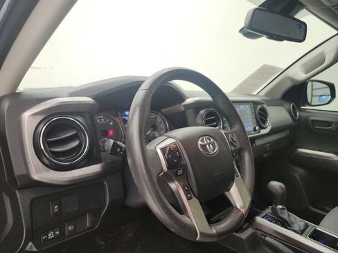 Used 2022 Toyota Tacoma SR5 RWD image 12