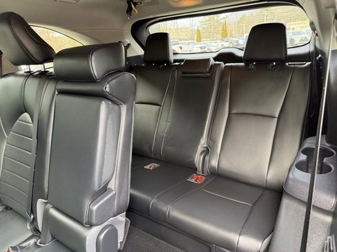 Used 2021 Toyota Highlander XLE image 39