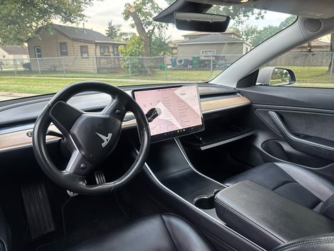 Used 2018 Tesla Model 3 Long Range image 9