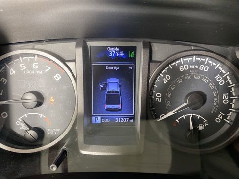 Used 2019 Toyota Tacoma TRD Off-Road image 13