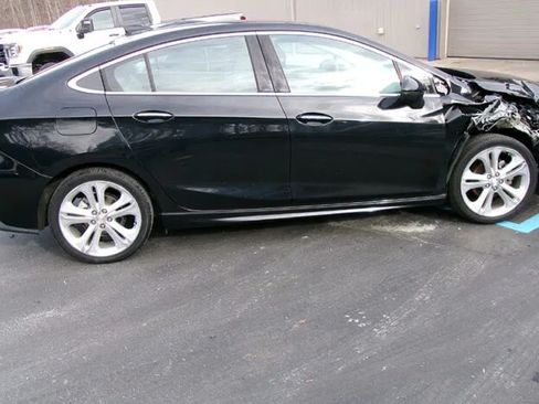Used 2017 Chevrolet Cruze Premier FWD image 1