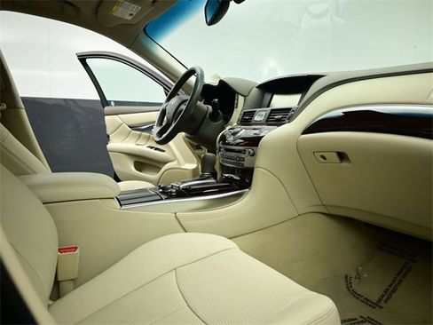 Used 2017 INFINITI Q70 3.7 image 36