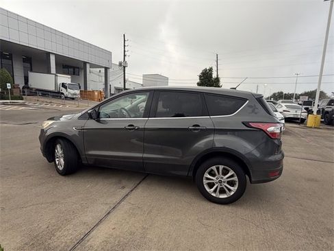 Used 2017 Ford Escape SE image 8