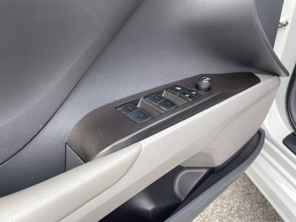 Used 2023 Toyota Camry SE FWD image 11
