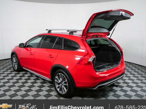 Used 2017 Volvo V60 T5 Cross Country w/ Convenience Package AWD/4WD image 32
